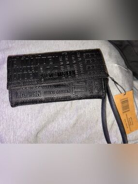 Steve Madden Black Embossed Logo Leather Crossbody Wallet